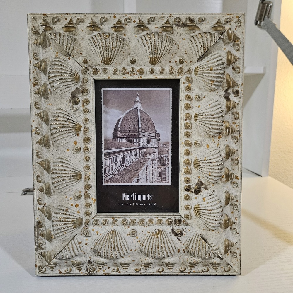 Pier 1 Imports Distressed Cream Gold Seashell Scallop Resin Picture Frame 4x6...